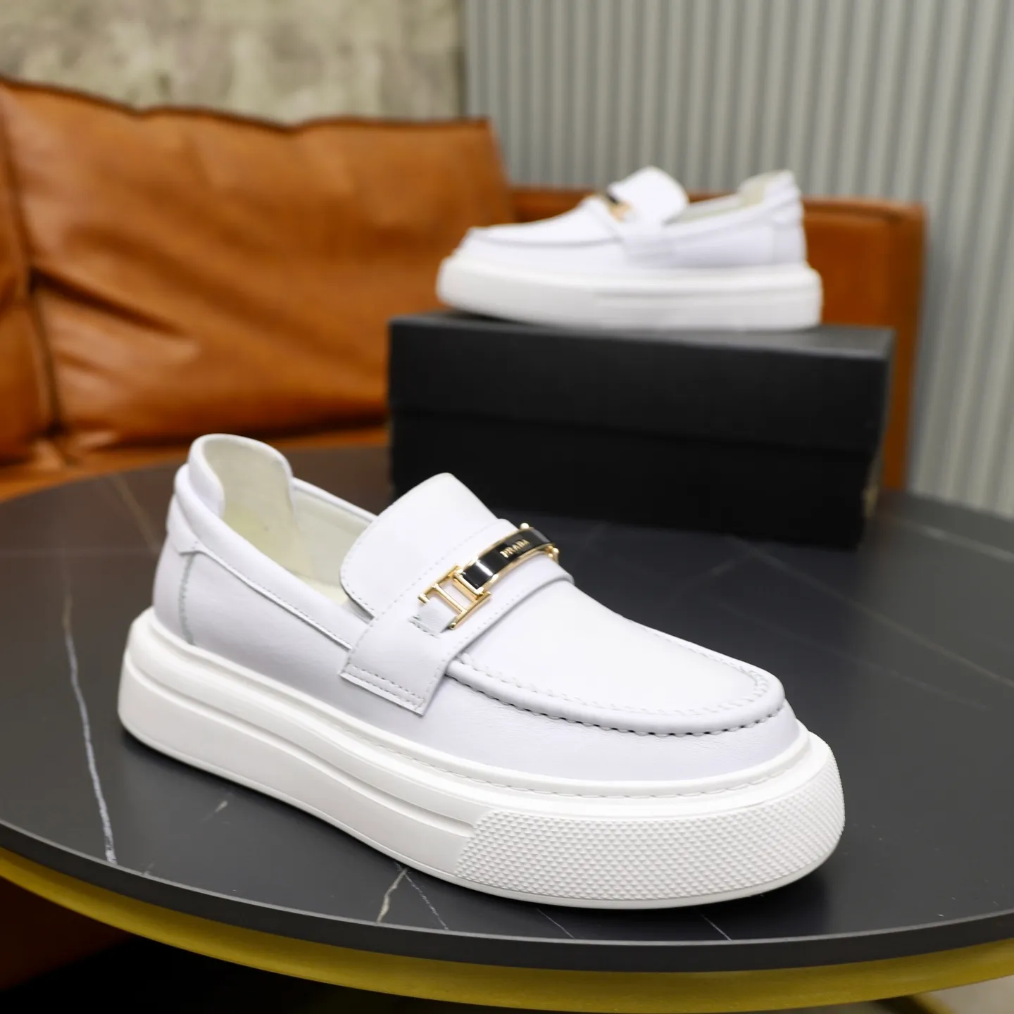 Ex-factory price: 500💰🙅‍♂️🙅‍♂️🙅‍♂️ Brand: PRADA Standard code: Men's code 38-44 (45 can be customized) Grade: Same style as the official website Original order quality Material: Original cowhide surface Comfortable lining Original outsole Style category: Men's fashionable casual leather shoes Distinguished big-name luxury elements Top luxury Color: Color of the actual picture